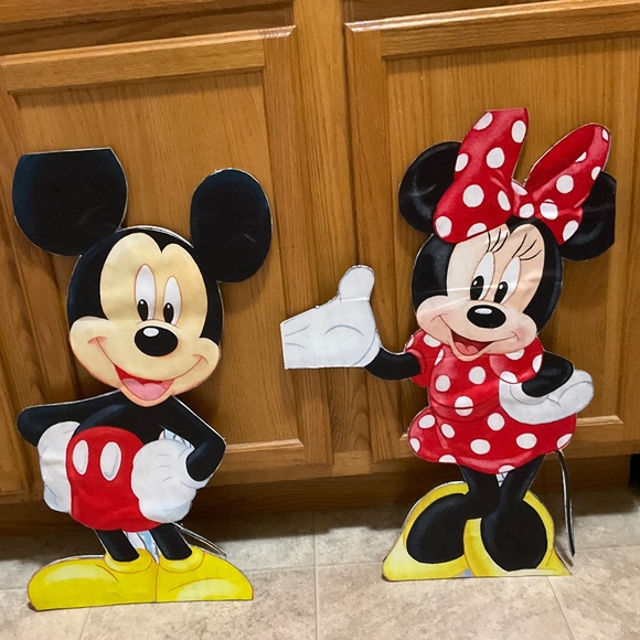 DIY Mickey Mouse And Minnie Mouse Cutouts plus extras - Picture 1 of 3